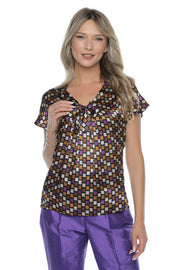 Detaliu finisaje impecabile, realizate în România, pentru bluza din mătase